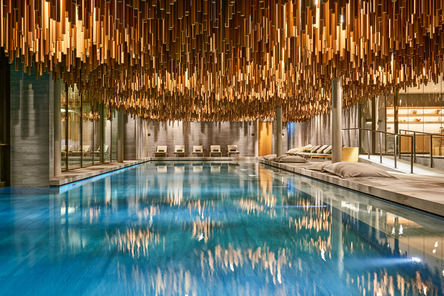 SIX SENSES *****S